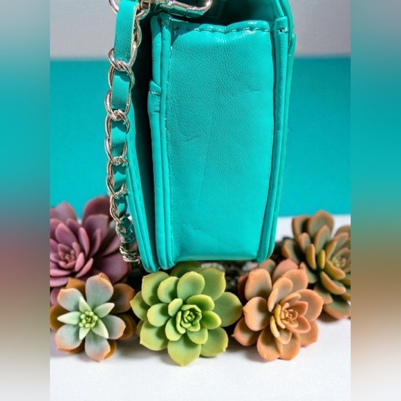 Badgley Mischka Small Quilting With Frame On The Cover Purse Green (New) - Picture 7 of 10